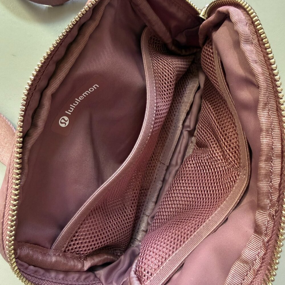 Lululemon Everywhere Belt Bag 1L *Metal Hardware - Picture 3 of 3